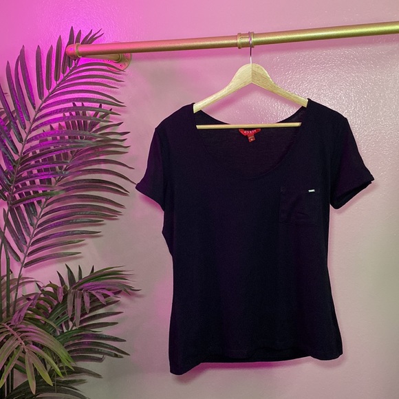 GUESS - CASUAL BLACK T-SHIRT - Picture 15 of 15